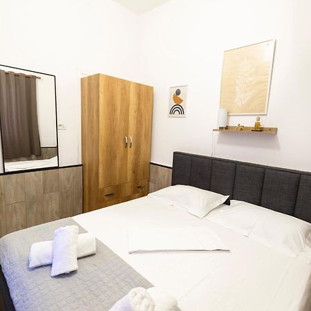 Tiny Cute Studio Near The City Center - 5 Min Walk Tirana Exterior foto