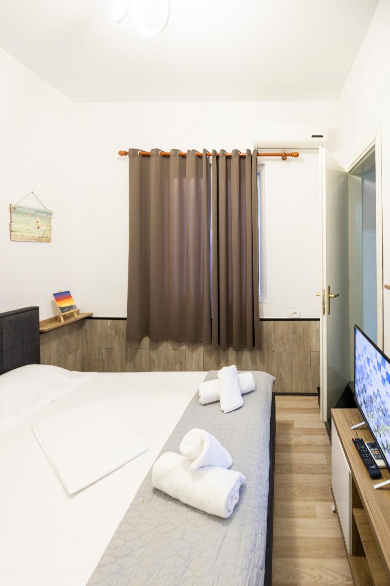 Tiny Cute Studio Near The City Center - 5 Min Walk Tirana Exterior foto