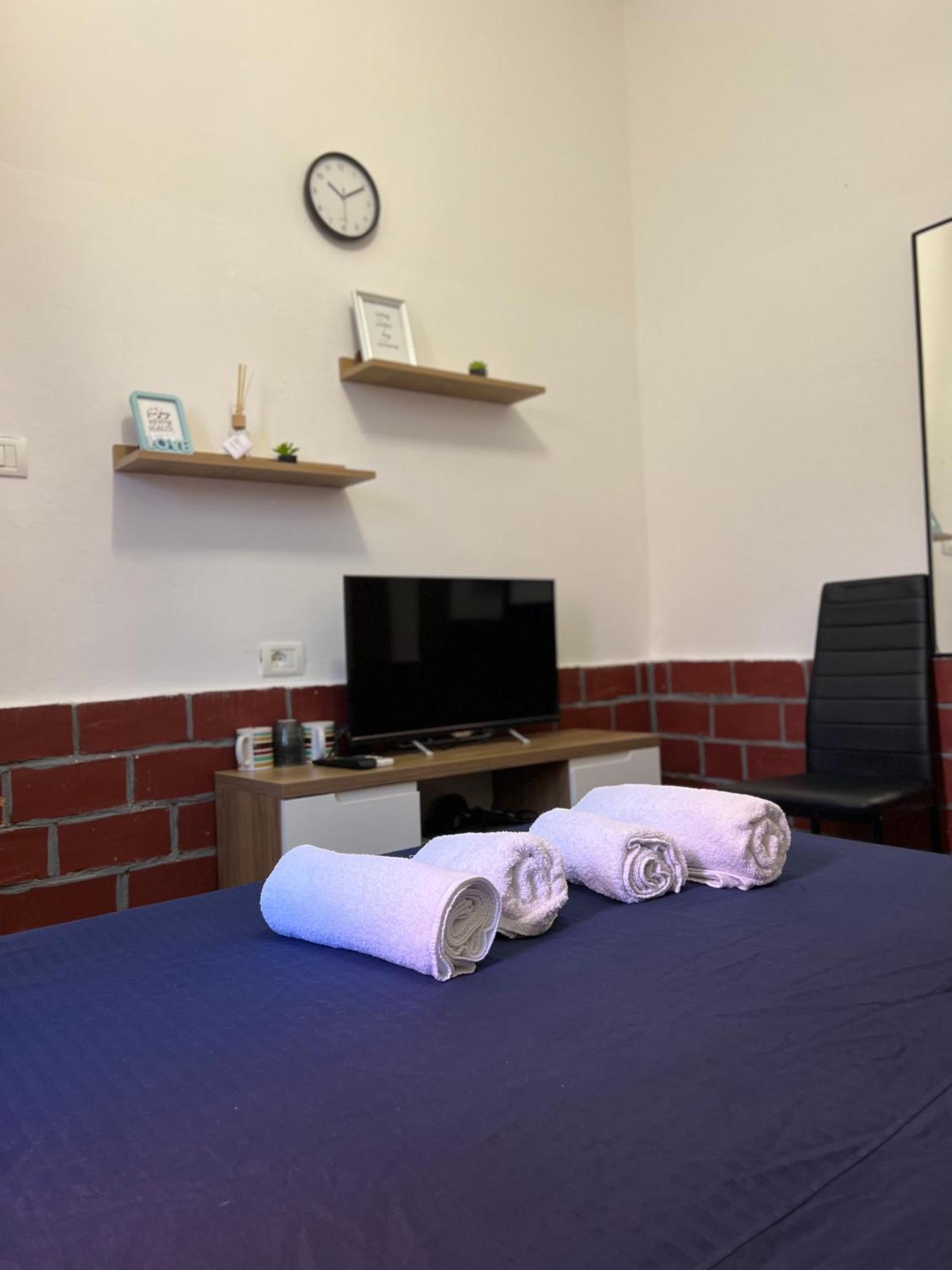Tiny Cute Studio Near The City Center - 5 Min Walk Tirana Habitación foto
